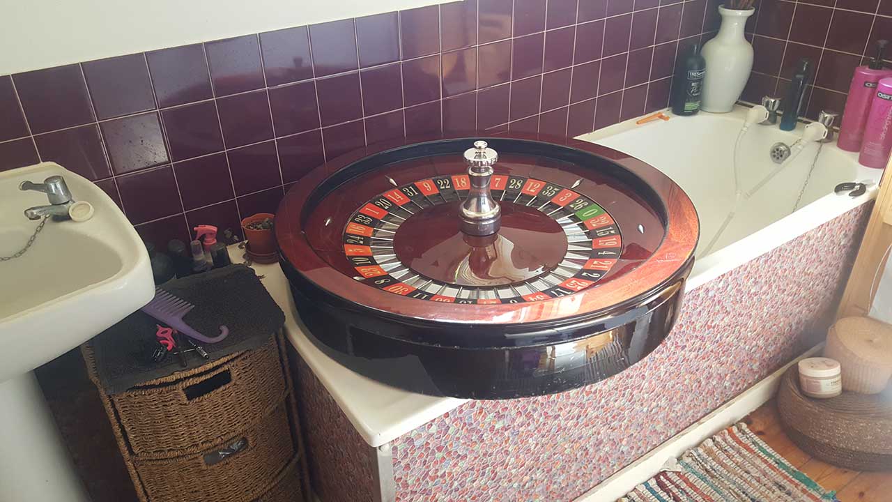 A photo of the full sized 80cm diameter Black Dog roulette wheel